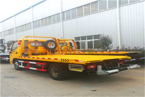 淮海中路附近拖车救援搭电